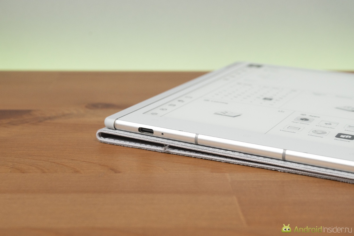 Внешний вид и удобство использования. Чтобы понять толщину корпуса, достаточно увидеть, что она не многим больше USB-C разъема. Внешний вид и удобство использования. Чтобы понять толщину корпуса, достаточно увидеть, что она не многим больше USB-C разъема. Фото.