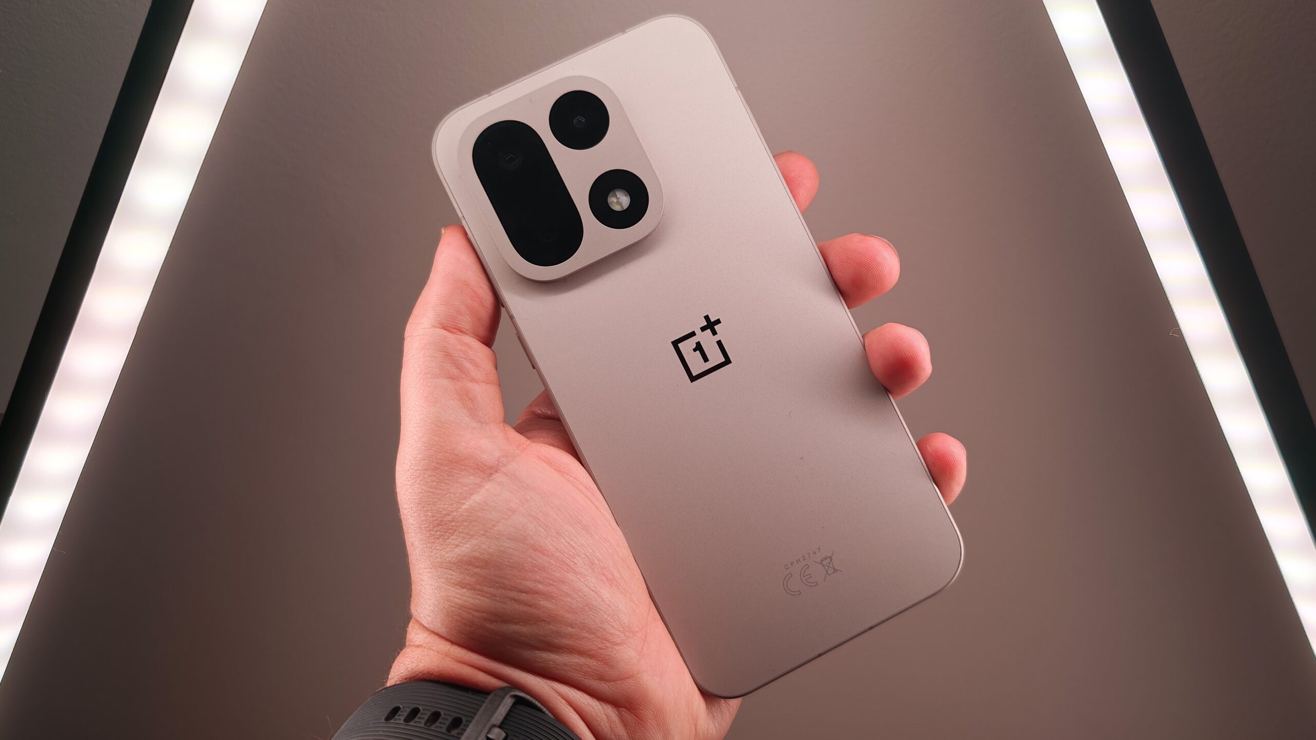 OnePlus 15 для игр — флагман на каждый день. OnePlus 15. Изображение: techadvisor.com. Фото.
