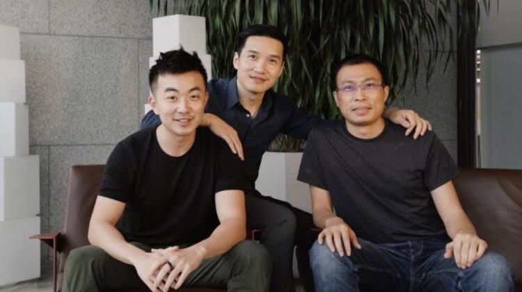 Основателя OnePlus объявили в уголовный розыск. Рассказываем, что он наворотил. Пит Лау (посередине) и Карл Пэй (слева) вместе управляли OnePlus до 2020 года. Фото: gsmarena.com. Основателя OnePlus объявили в уголовный розыск. Рассказываем, что он наворотил. Пит Лау (посередине) и Карл Пэй (слева) вместе управляли OnePlus до 2020 года. Фото: gsmarena.com. Фото.