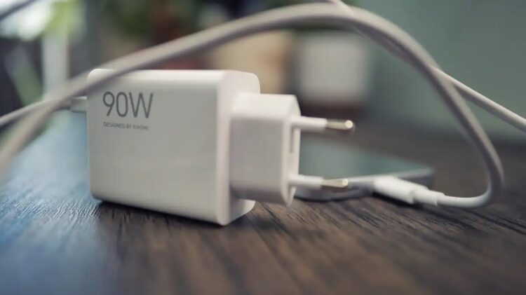 Разряжает ли быстрая зарядка аккумулятор быстрее. Некоторые китайские смартфоны могут заряжаться мощностью 90–100 Ватт. Изображение: techadvisor.com. Фото.