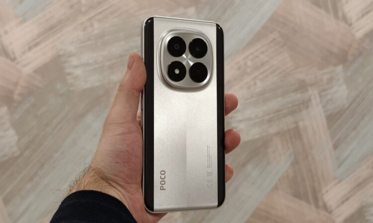 Обзор смартфона POCO M8 Pro. Смартфон реально большой. Фото.