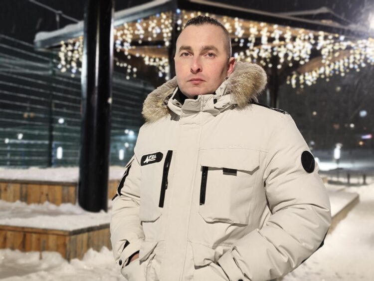 Как снимает камера POCO M8 Pro. Портретное фото на 48 мм. Фото.