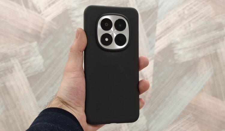 Обзор смартфона POCO M8 Pro. А с чехлом он еще больше. Фото.