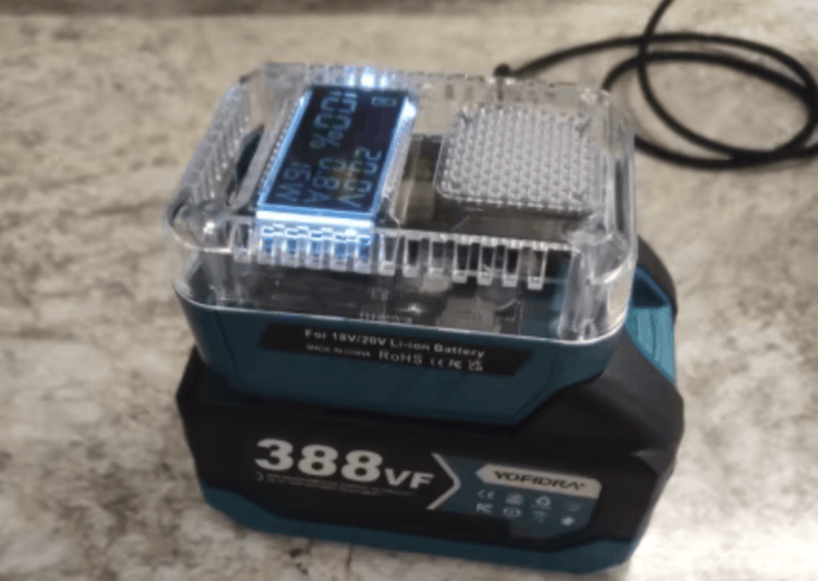 Зарядное устройство на 138W для батарей Makita. Изображение: AliExpress. Фото.