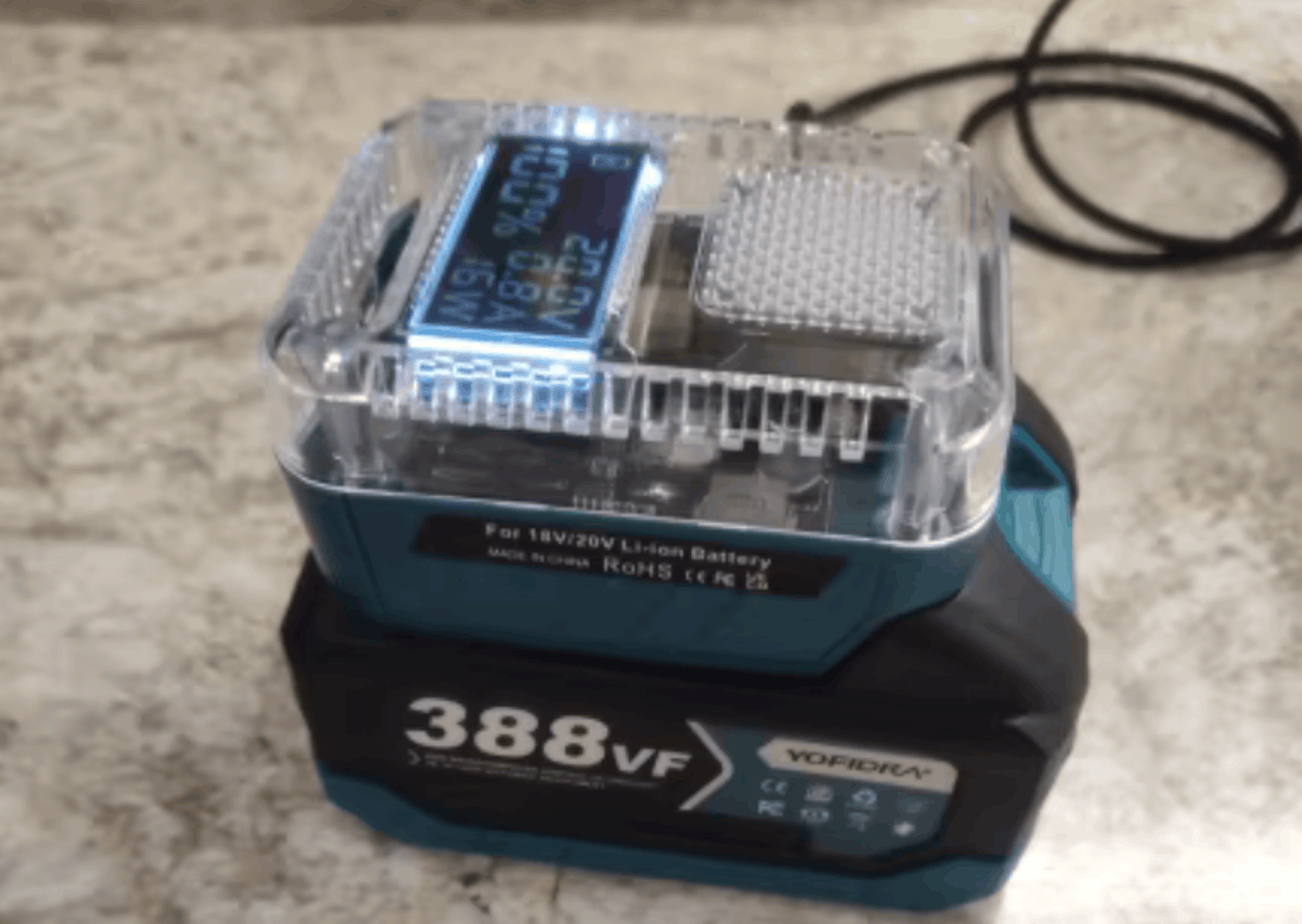 Зарядное устройство на 138W для батарей Makita. Изображение: AliExpress. Фото.