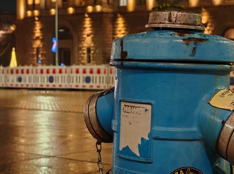 Как снимает камера realme 16 Pro+. Ночной снимок на телевик realme 16 Pro+. Фото: gsmarena.com. Фото.