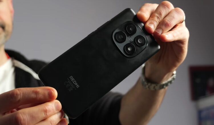 В чем разница глобальной версии REDMI Note 15 и китайской: все отличия. Учимся отличать китайскую и глобальную версию. Изображение: Tech Spurt. Фото.