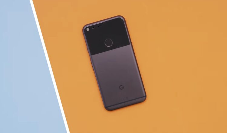 Какими были смартфоны в 2016 году. Первый Google Pixel вышел как раз тогда. Фото.