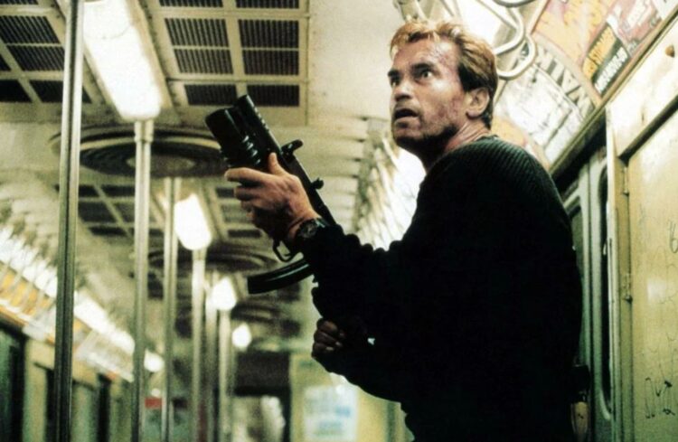 Конец света — боевик с Арнольдом Шварценеггером. Отличный фильм, где Арни предстает совершенно другим персонажем. Фото: kinotv.ru. Фото.