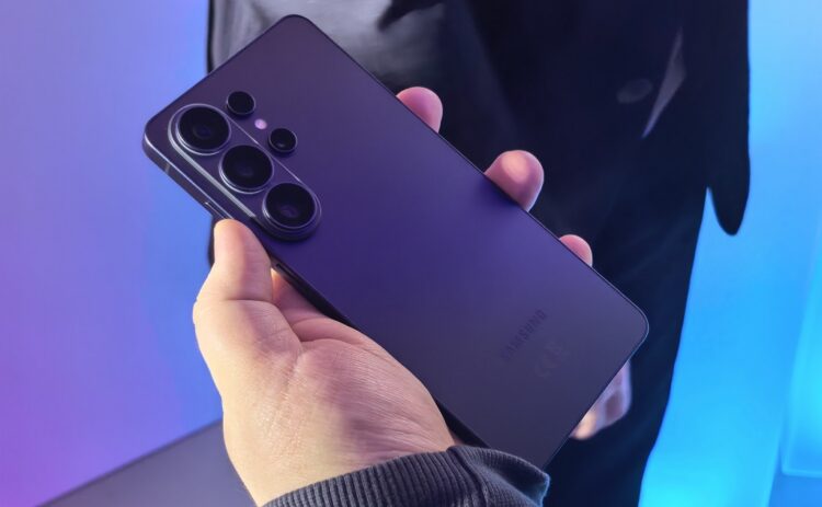 Что нового появилось в Galaxy S26. Смартфон теперь из алюминия, а не титана. Фото.