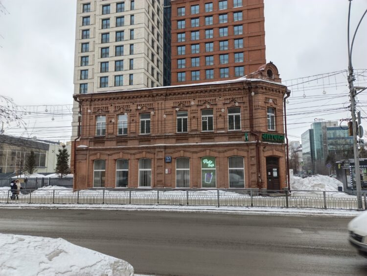 Камера в Infinix Note Edge. Архитектура точно по плечу смартфону. Фото.