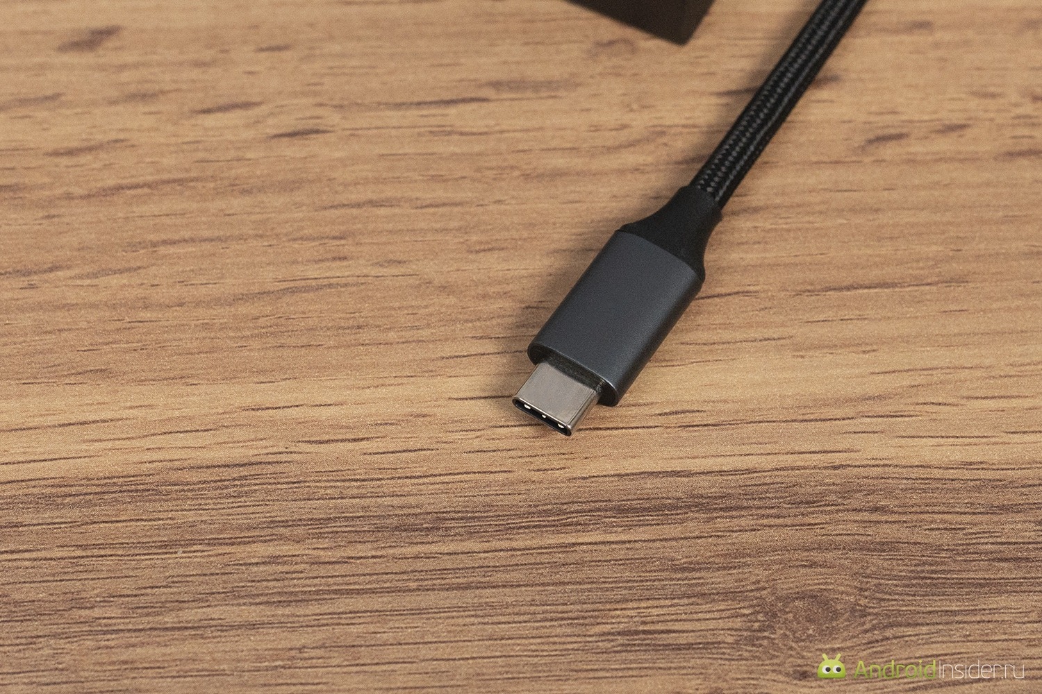 UGREEN Revodok 12-in-1 CM886 — лучший хаб для ноутбука. Через всего один USB-C можно подключить очень много всего. Фото.