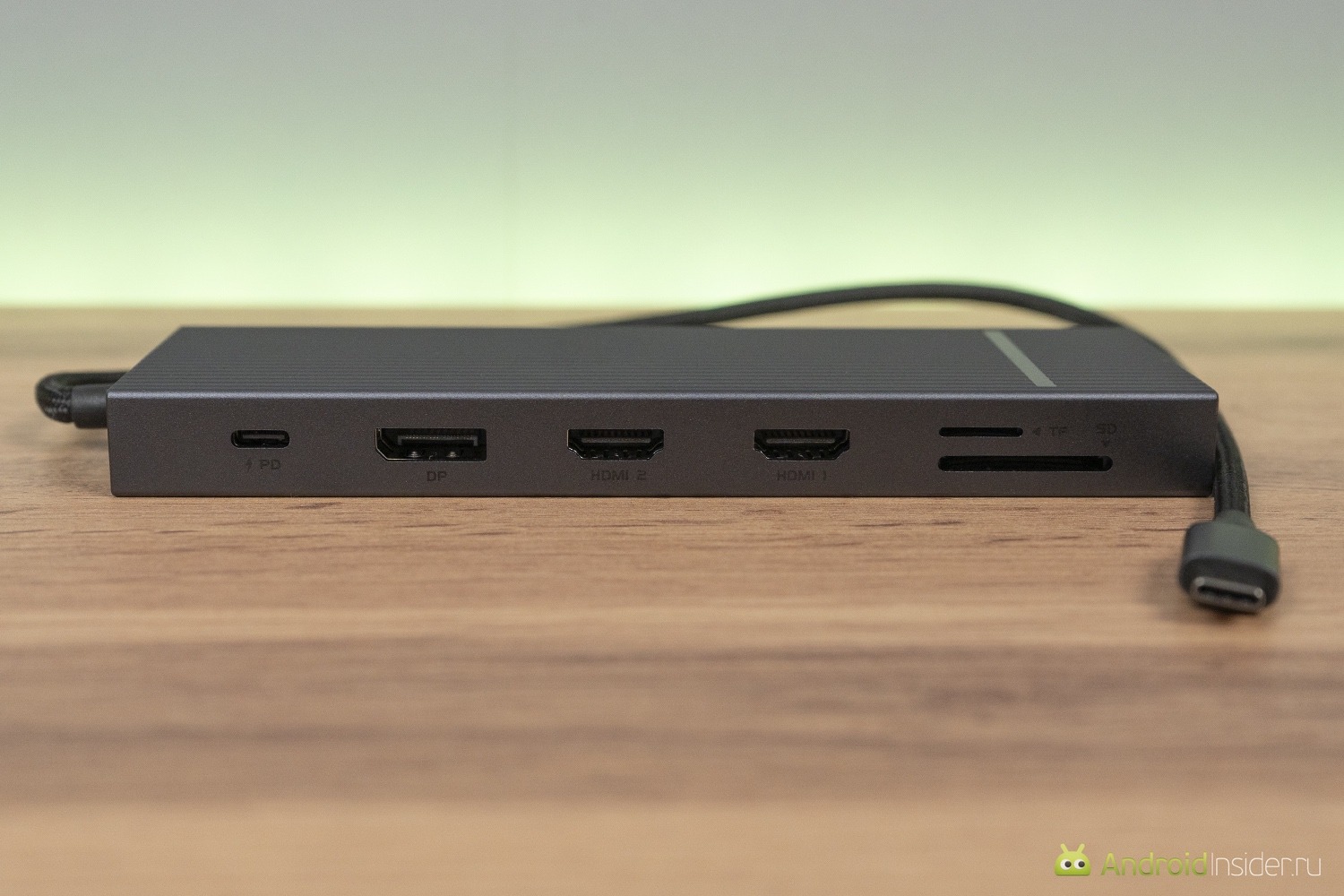 UGREEN Revodok 12-in-1 CM886 — лучший хаб для ноутбука. Одна сторона. Фото.