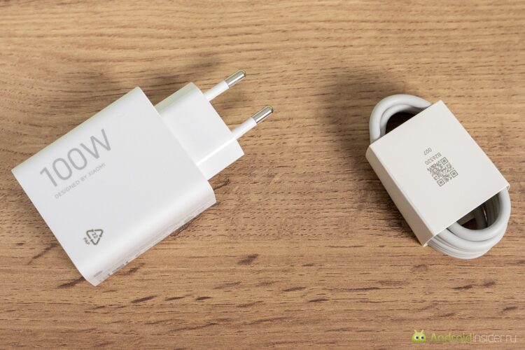 Комплект поставки POCO F8 Pro. Зарядка и кабель в комплекте. Фото.