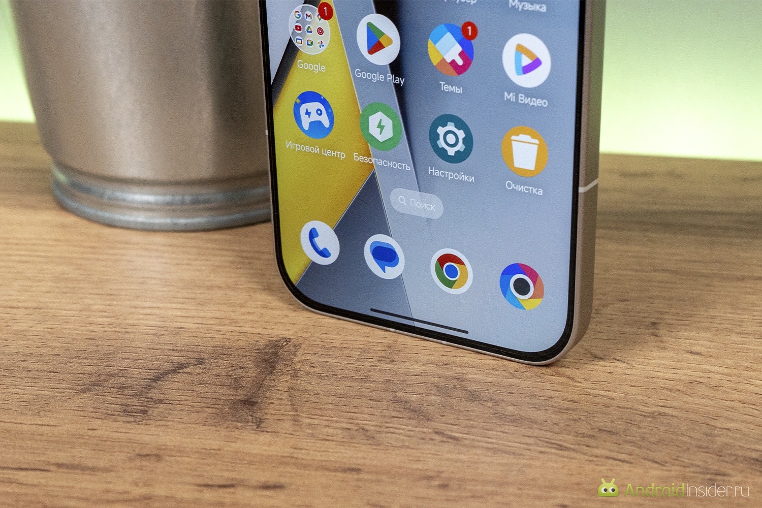 Смартфон с хорошим экраном. Рамки очень тонкие. Смартфон с хорошим экраном. Рамки очень тонкие. Фото.