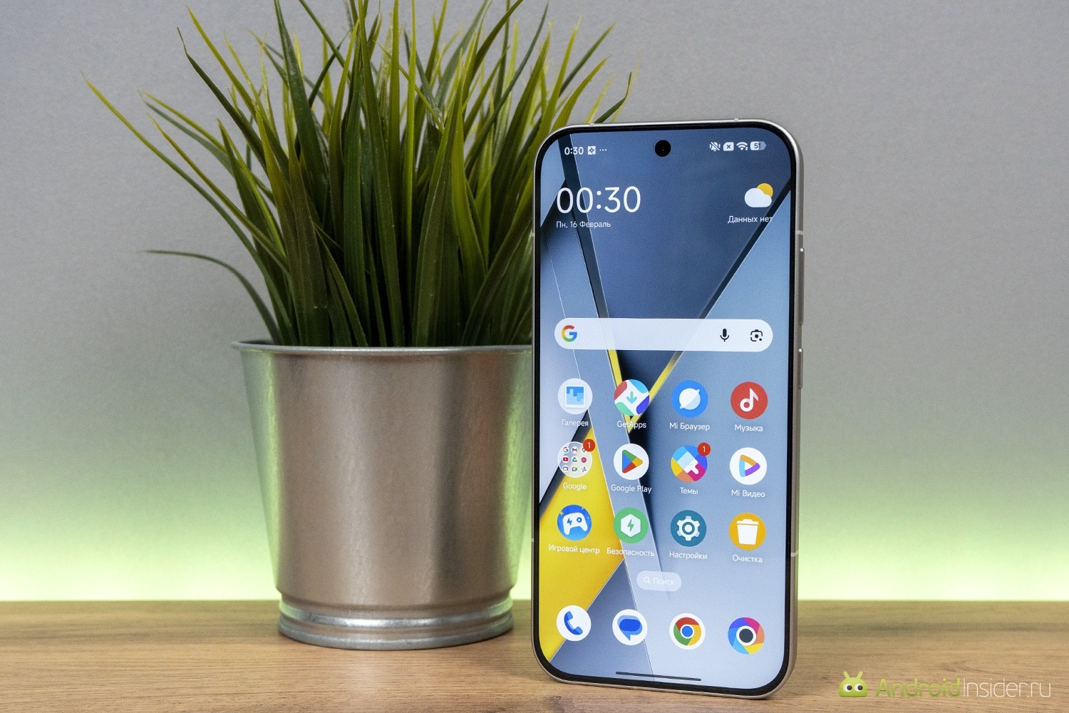 Первое впечатление и позиционирование. Смартфон среднего размера. И это хорошо. Первое впечатление и позиционирование. Смартфон среднего размера. И это хорошо. Фото.