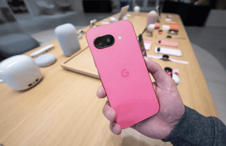 Почему не стоит покупать дешевый Google Pixel прямо сейчас. Pixel 9a все еще хорош, но не спешите его покупать именно сейчас! Изображение: androidauthority. Фото.