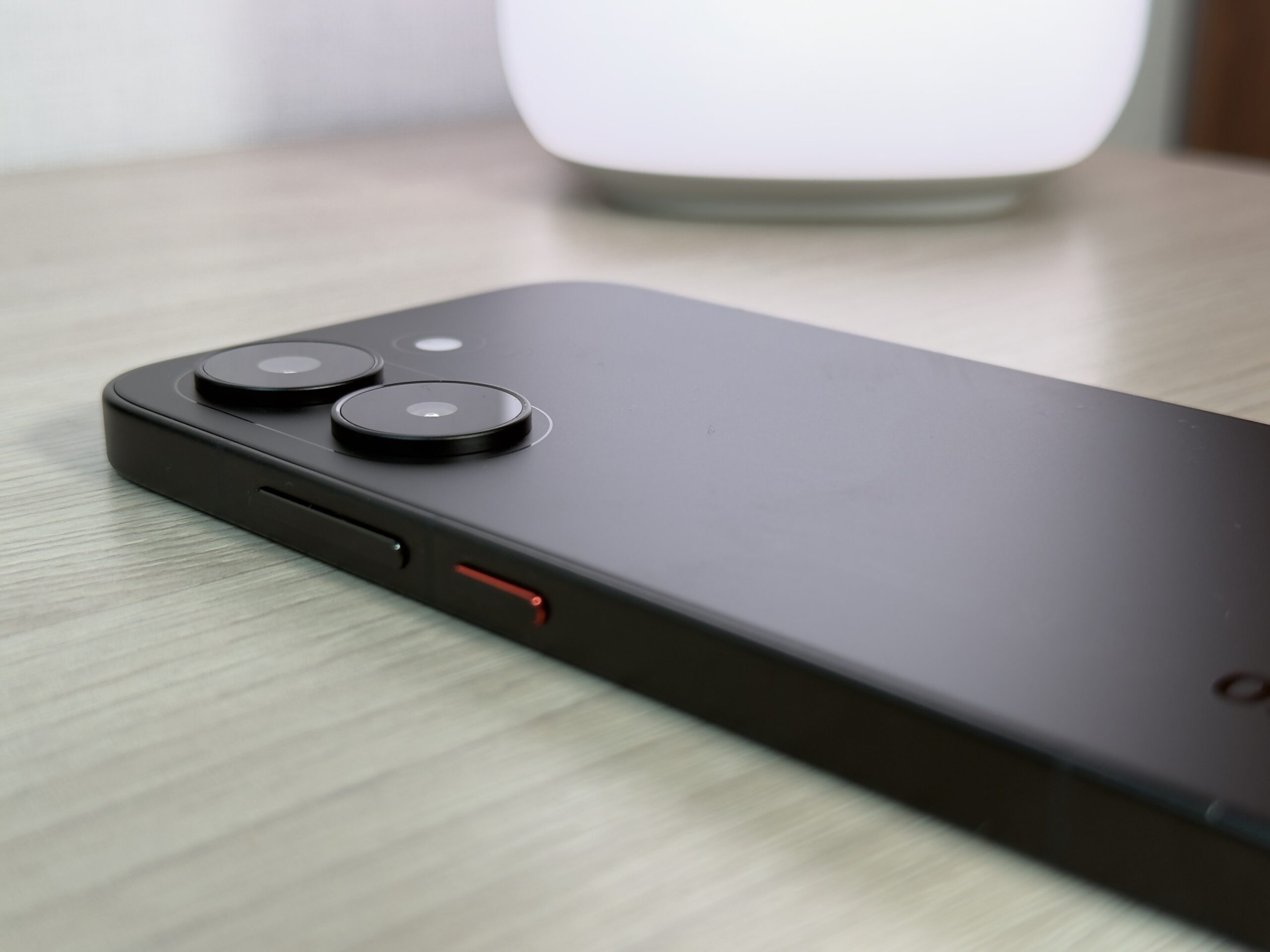 Как изменился дизайн POCO X8 Pro. Объективно, задняя панель выглядит интереснее, чем в прошлой модели. Фото.