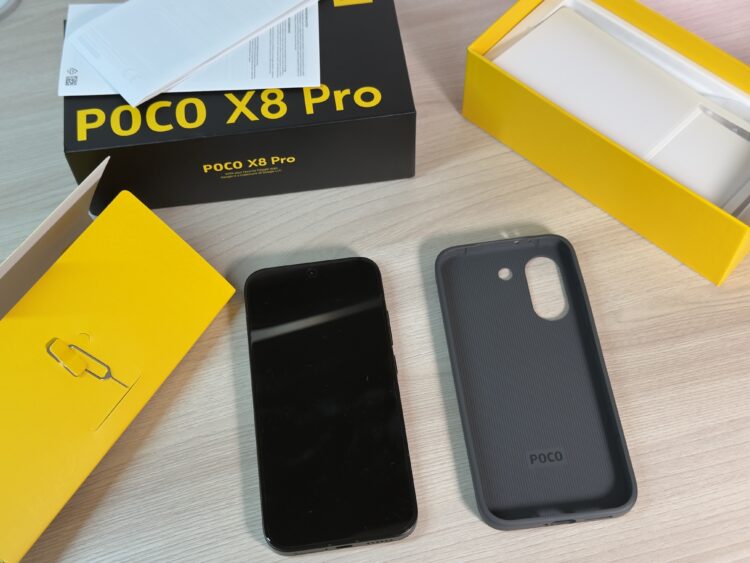 Комплектация смартфона POCO. Все как в старые-добрые времена. Фото.