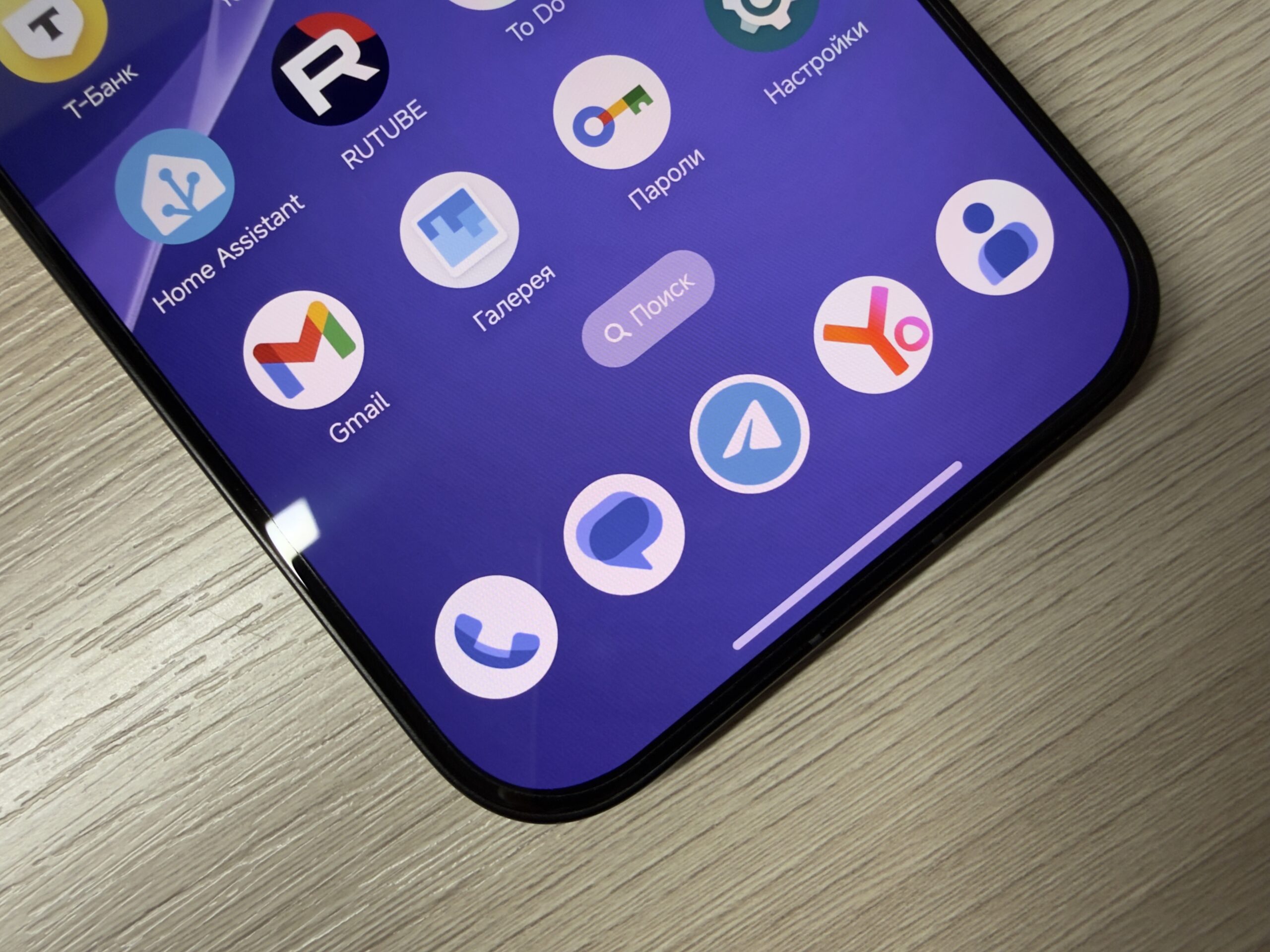 Как изменился дизайн POCO X8 Pro. Рамки порадовали, передняя панель смотрится свежо и технологично. Фото.