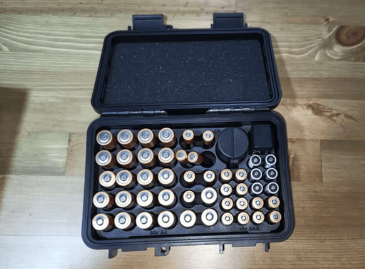 Водонепроницаемый кейс для батареек. Изображение: AliExpress. Фото.