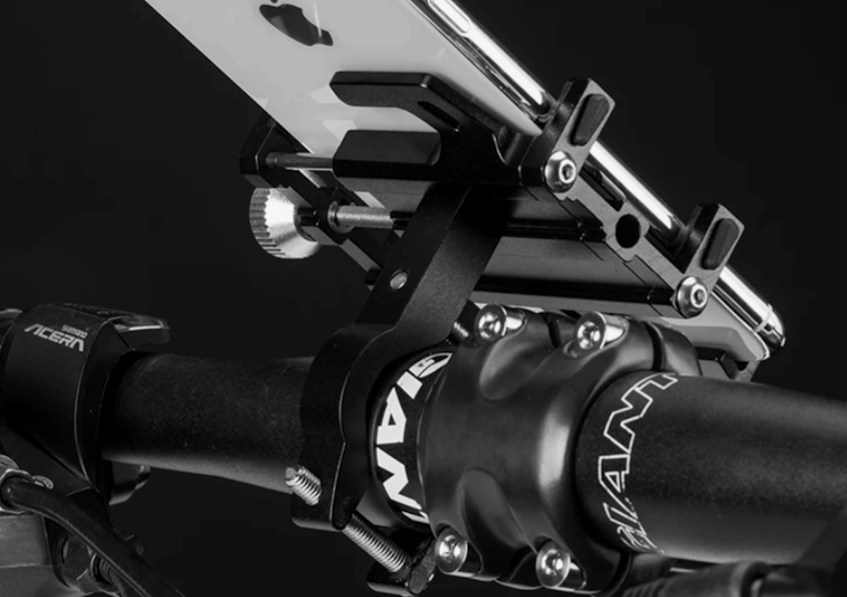 Алюминиевый держатель на руль для телефона. Изображение: AliExpress. Алюминиевый держатель на руль для телефона. Изображение: AliExpress. Фото.