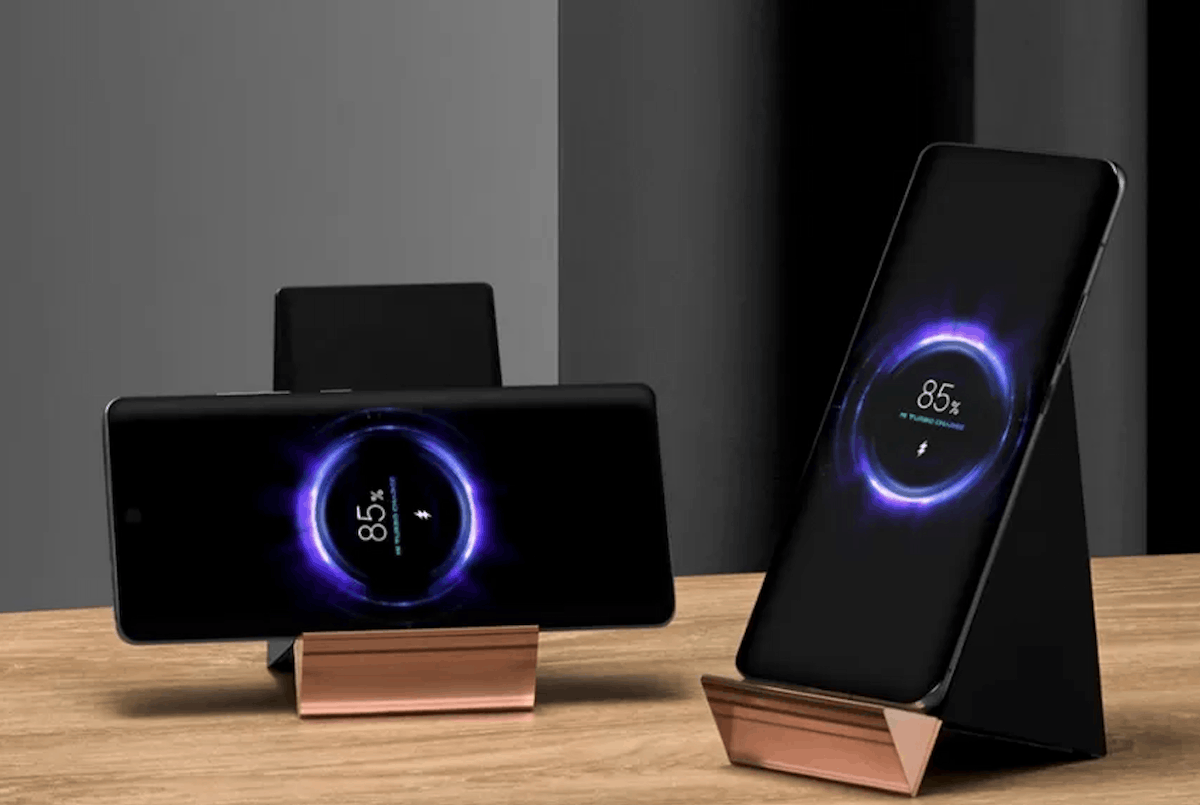 Почему мало кто пользуется беспроводной зарядкой. Главная проблема быстрых беспроводных зарядок заключается в том, что они не универсальные. Фото.