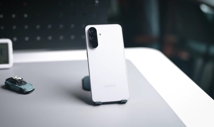 Чем Samsung до сих пор лучше китайских смартфонов. Порой лучше купить Samsung, чем китайский смартфон. Изображение: Lim Reviews. Фото.