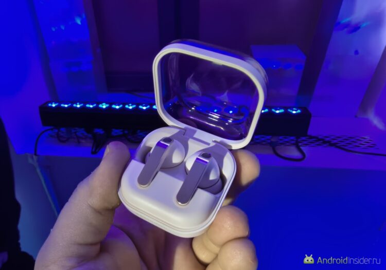 Цена и дата выхода Samsung Galaxy Buds4 и Buds4 Pro. Такие розоватые наушники будут доступны не всем. Фото.