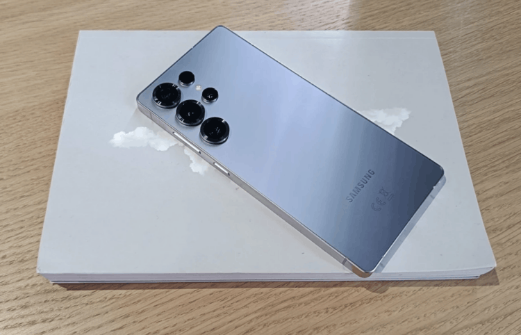 Почему новые модели Samsung почти не отличаются от старых. Мы сами виноваты. Новый или старый. Поди разбери еще… Изображение: РБК. Фото.