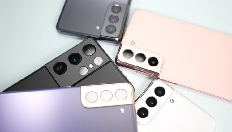 Samsung прекратила обновлять сразу 3 топовых флагмана. Вот, что с ними будет. Старые флагманы Samsung официально уходят на покой. Изображение: SuperSaf. Фото.