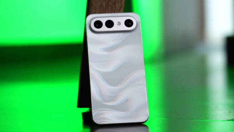 Кто купил vivo X300, уже пожалел. Вышел vivo X300 FE, который дешевле и круче. Топовый компакт уже привезли в Россию. Изображение: TechWiser. Фото.