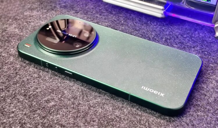 Какой будет глобальная версия Xiaomi 17 Ultra: характеристики, дата выхода и цена. Самый дорогой Xiaomi скоро приедет в Россию. Изображение: Mr.Laowai-English Tech. Фото.