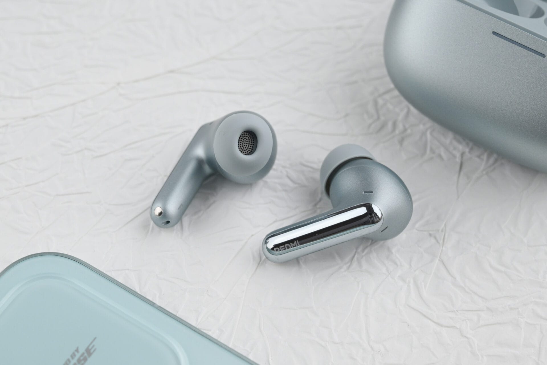 Наушники Redmi Buds 8 Pro. Прикольные наушники. Изображение: xiaomitime.com. Фото.