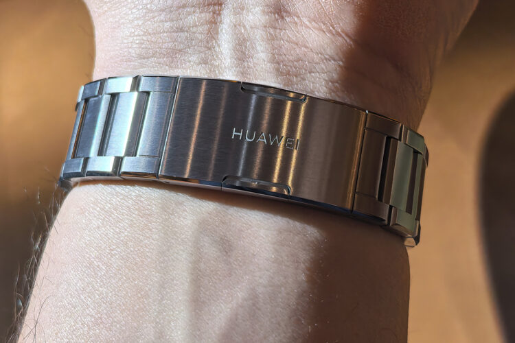 Титановый браслет в комплекте. Фото.