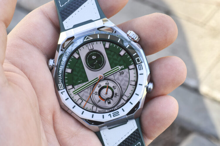 Экран — важная часть любых смарт-часов. Фото.