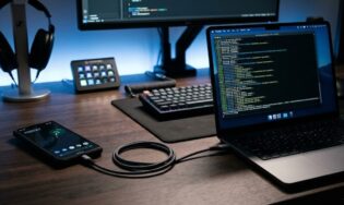 Установка приложений на Android возможно не только из Google Play, но и через компьютер.