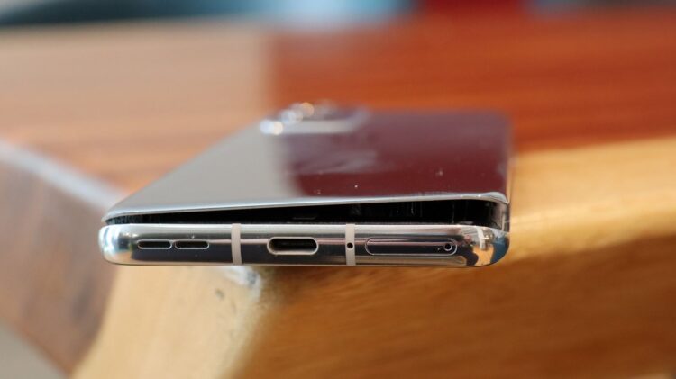 Можно ли заряжать телефон, если у него вздулся аккумулятор. Смартфон со вздутым аккумулятором категорически нельзя заряжать. Фото: techradar. Можно ли заряжать телефон, если у него вздулся аккумулятор. Смартфон со вздутым аккумулятором категорически нельзя заряжать. Фото: techradar. Фото.