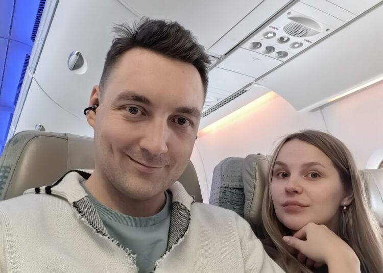 Слушать FreeClip 2 в самолете — вполне ок. Фото.