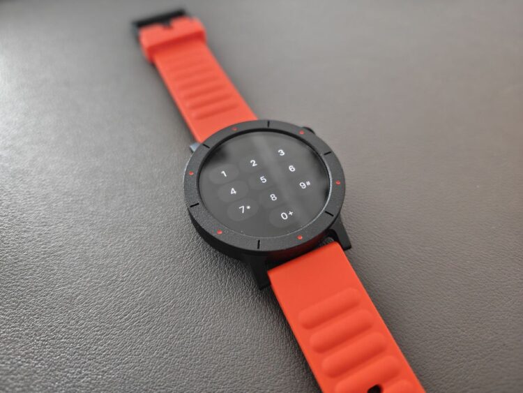 Характеристики CMF Watch 3 Pro. С часов можно выполнять звонки или отвечать на них благодаря встроенному динамику и микрофону. Есть даже распознавание текста из аудио! Фото.