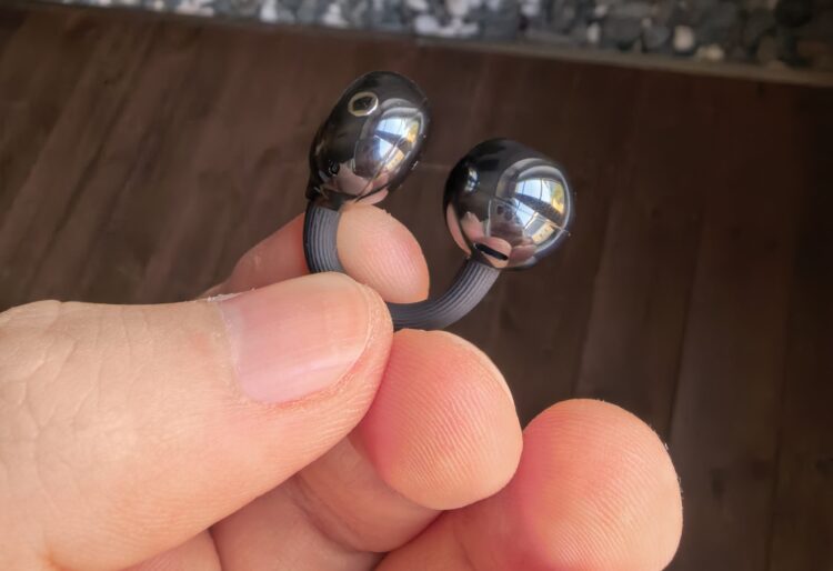 Вот такие маленькие наушнички получились. Фото.