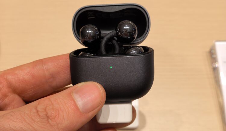 Отличия наушников-каффов Huawei FreeClip и FreeClip 2. Первое знакомство с FreeClip 2 в Дубае. Фото.