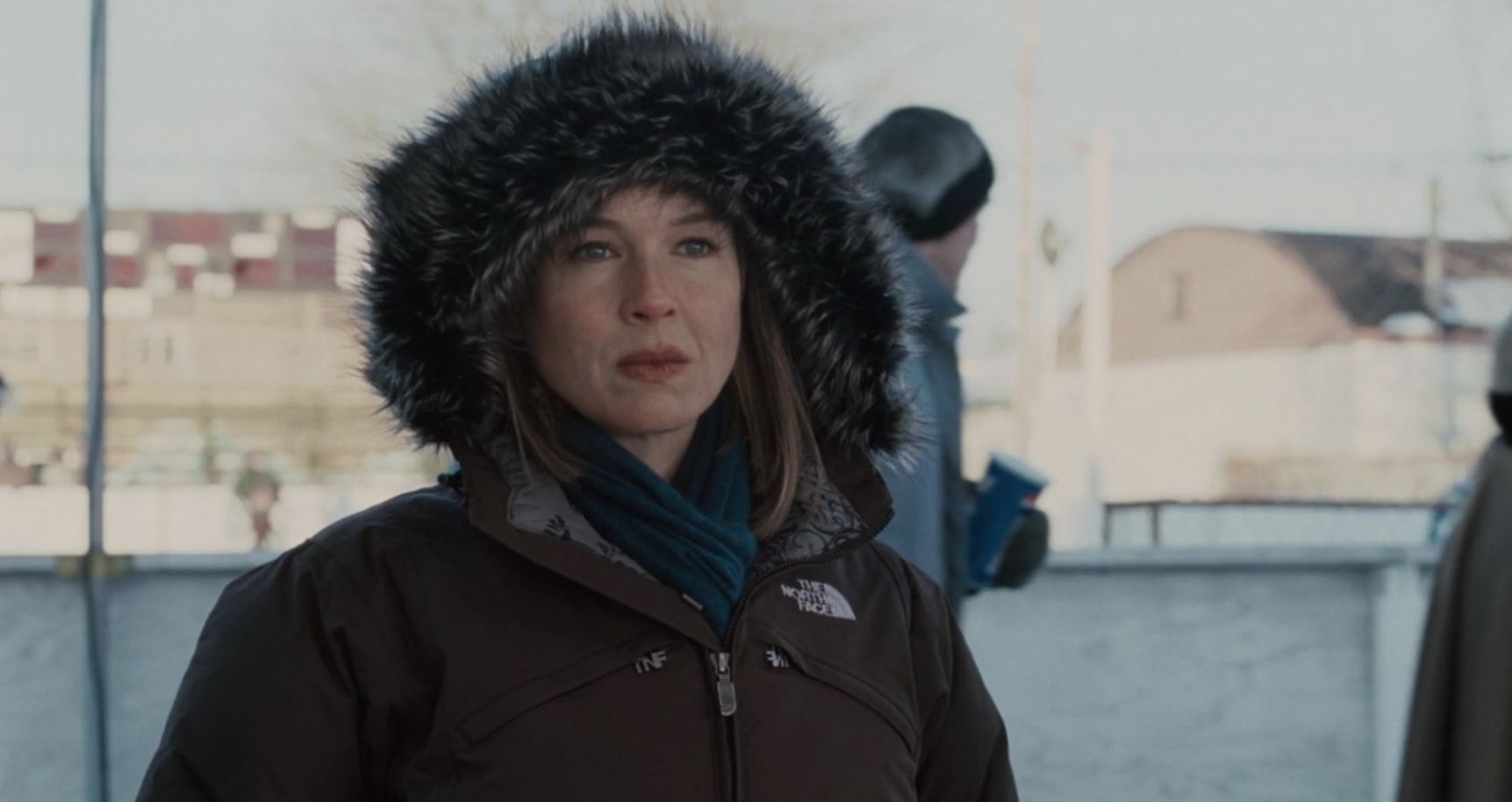 Замёрзшая из Майами — комедия с Рене Зеллвегер. Легкая комедия о том, как строгая девушка преображается даже в суровом климате. Фото: kinonews.ru. Фото.