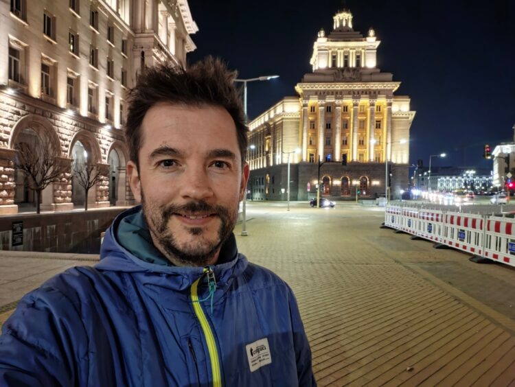 Xiaomi 17 или Galaxy S26 — где лучше камера. Фото с фронталки Galaxy S26. Изображение: GSMArena. Фото.