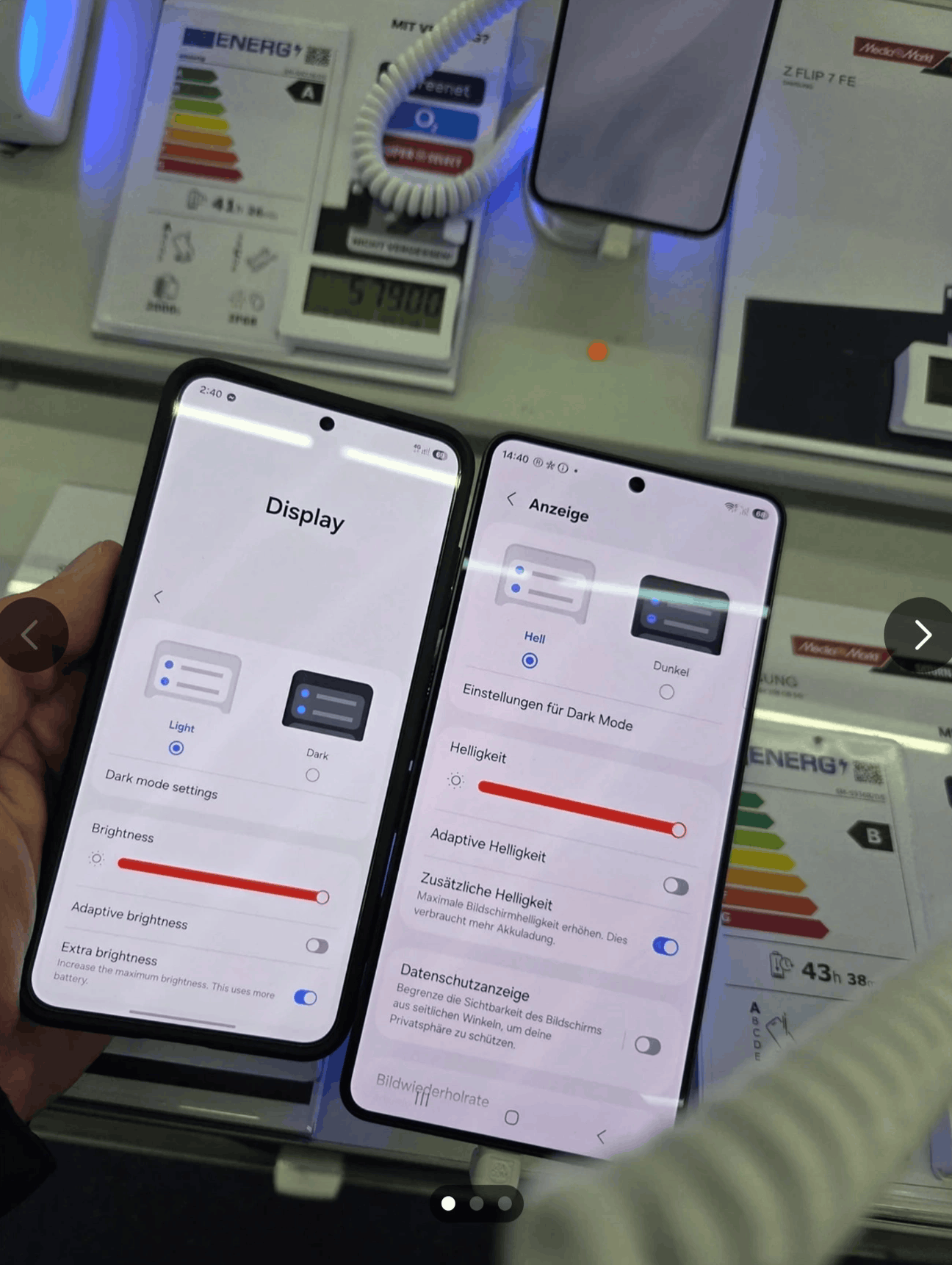 How Samsung Ruined the Galaxy S26 Ultra Screen. On the right — the new model. Image: IT Home. Photo.