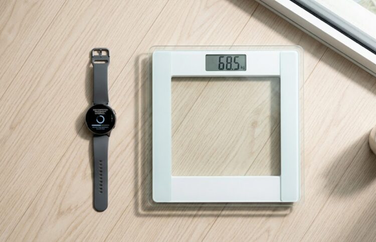 Весы не всегда отражают настолько точную картину, как часы с определением состава тела. Фото.