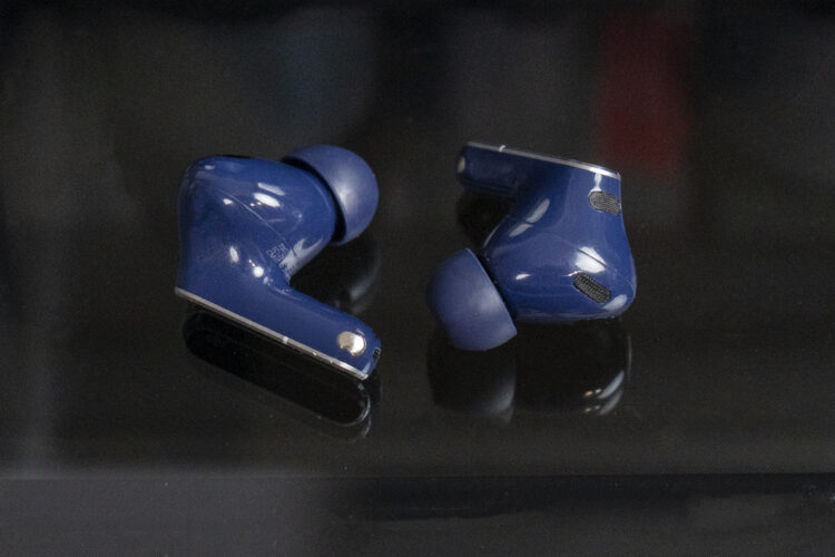 Хорошие наушники — не редкость. Но даже среди хороших есть в чем-то лучшие. Фото.