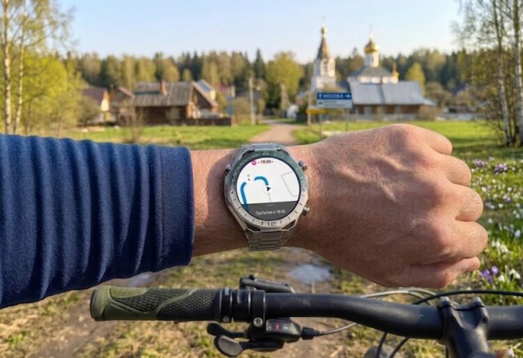 Даже в долгой велопрогулке или во время марафона вы не останетесь с пустой батареей, если она большая, а часы хорошо оптимизированы. Фото.