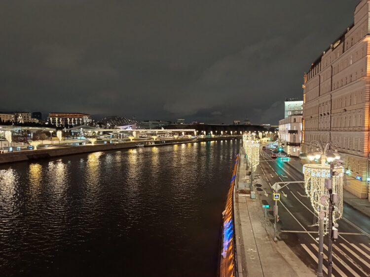 Сравнение камер Redmi Note 15 и realme C85. Redmi Note 15. Фото.