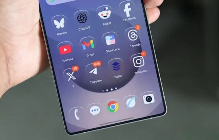 Liquid Glass на Android: почему это так плохо. Liquid Glass применяется даже в моделях именитых брендов, вроде Samsung. Не говоря уже о приложениях. Изображение: samlover.com. Фото.